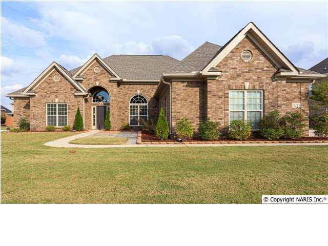 Attractive full brick two story in Hampton Cove