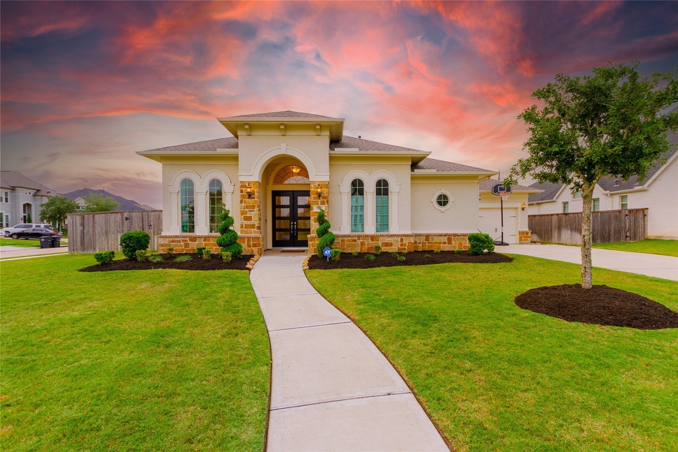 Welcome home to 27122 Norfolk Brook Court located in Avalon at Spring Green and zoned to Katy ISD. This stunning home has lovely curb appeal, a well-manicured lawn, beautiful landscaping, stucco elevation, dark stained double front door with glass detailing, covered front entryway, beautiful outdoor lanterns, and a double wide driveway.