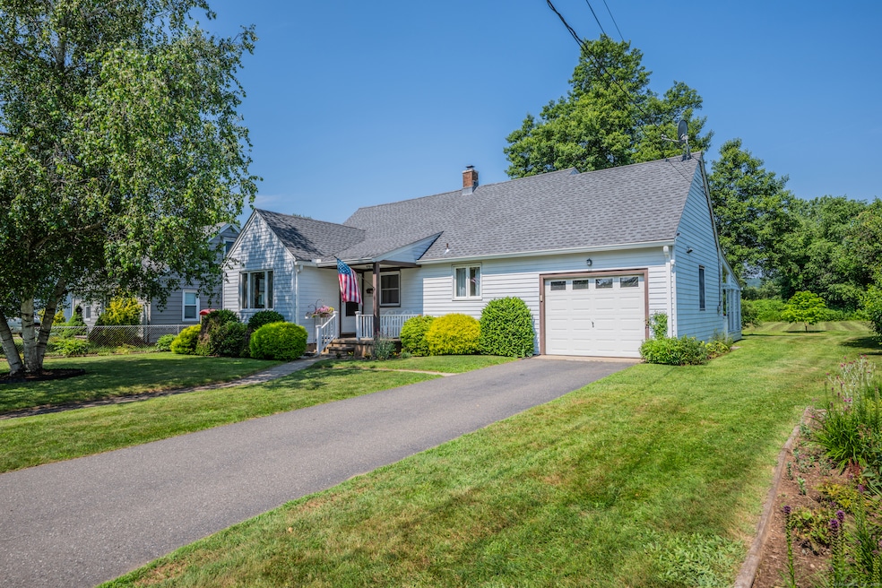 33 Hazel Ave, Naugatuck, CT 06770 - photo 1