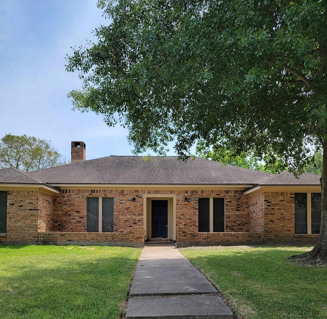 1020 Shakespeare Dr, Beaumont, TX 77706 - photo 1