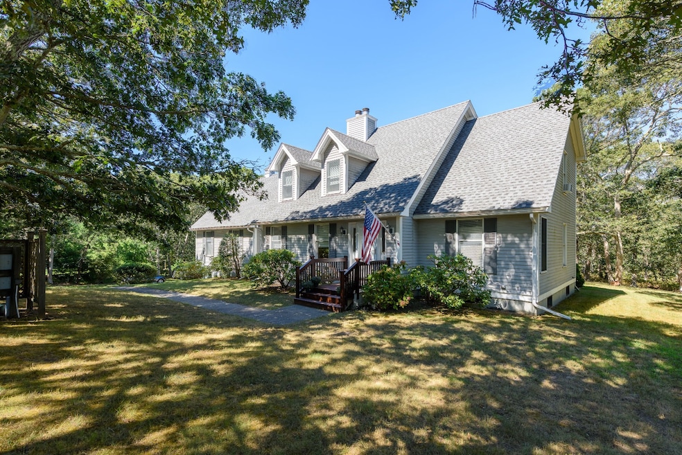 6 Bayes Hill Cir, Oak Bluffs, MA 02557 - photo 1
