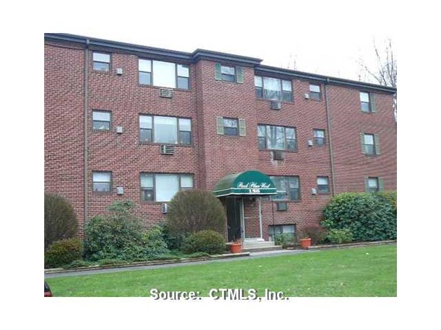 158 Newington Rd unit 7, West Hartford, CT 06110 - photo 1