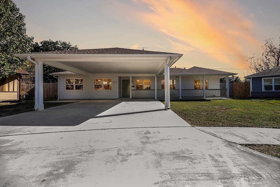Beautifully updated home sitting on a cul-de-sac l