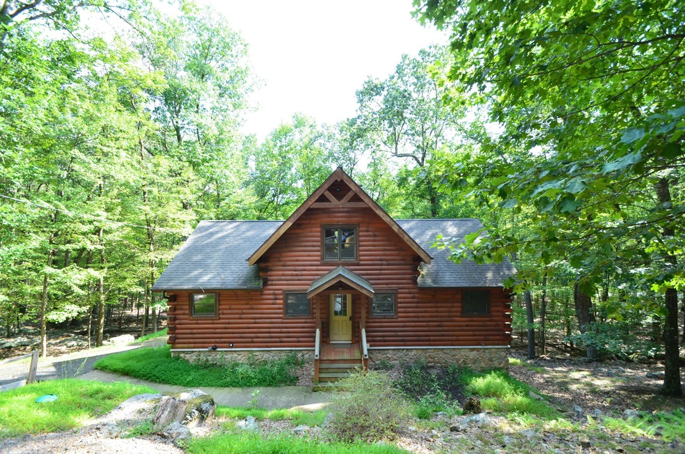 150 Iroquois Cir, Hazleton, PA 18202 - photo 1