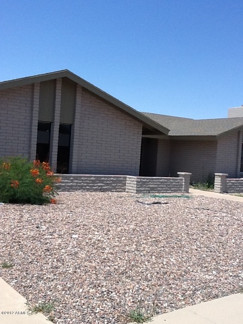 Front of 736 N. Oracle