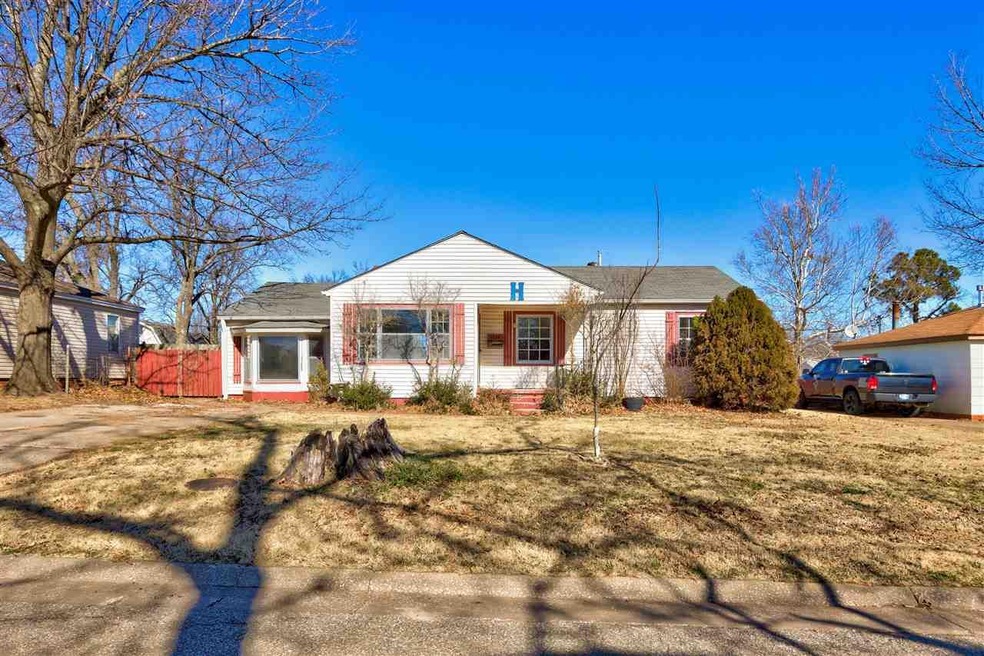 1116 E 7th St, Cushing, OK 74023 - photo 1