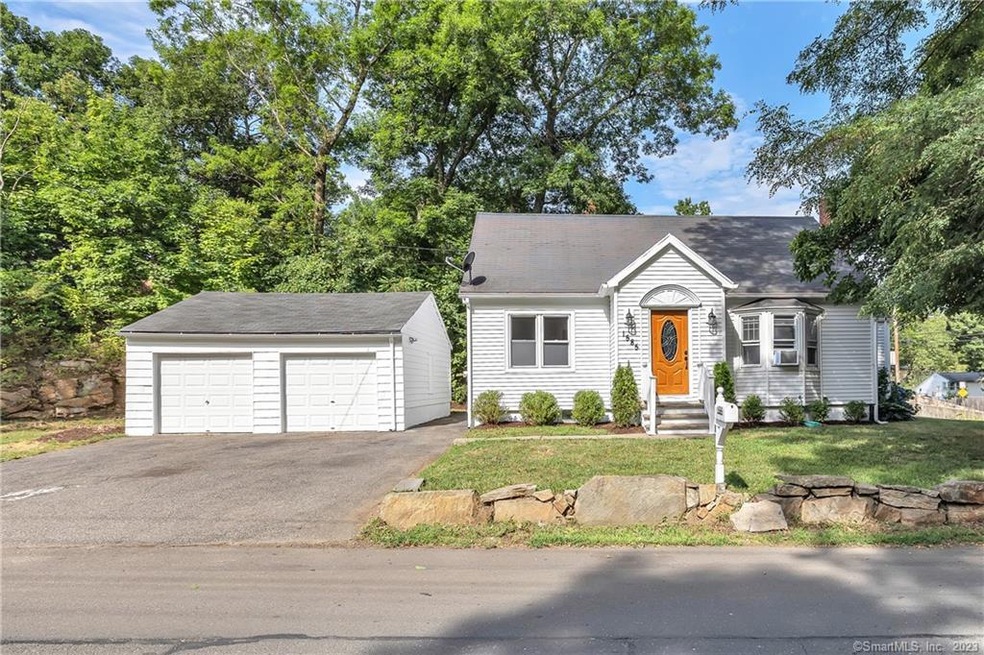 1585 Chopsey Hill Rd, Bridgeport, CT 06606 - photo 1