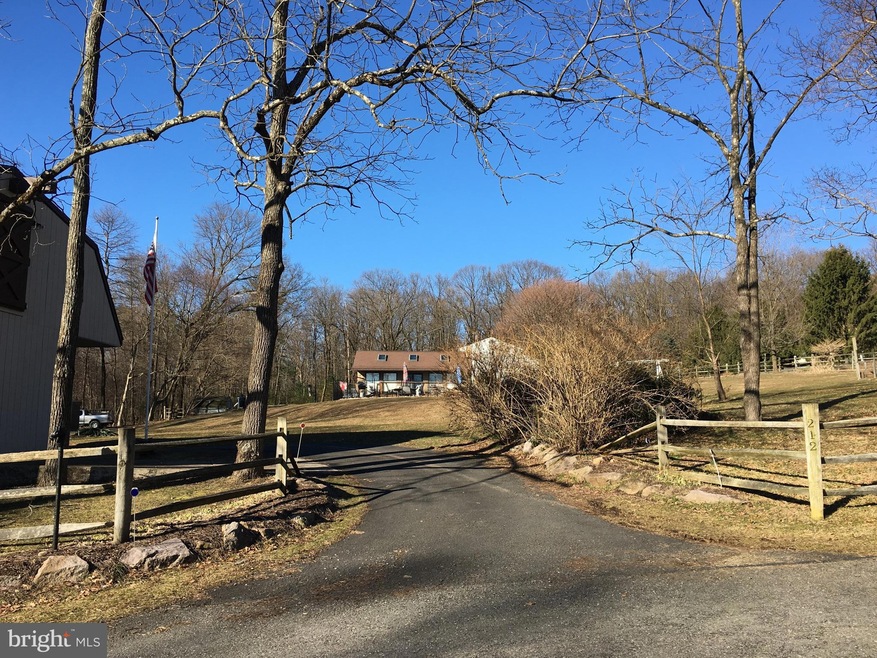 212 Penny Ln, Schuylkill Haven, PA 17972 - photo 1