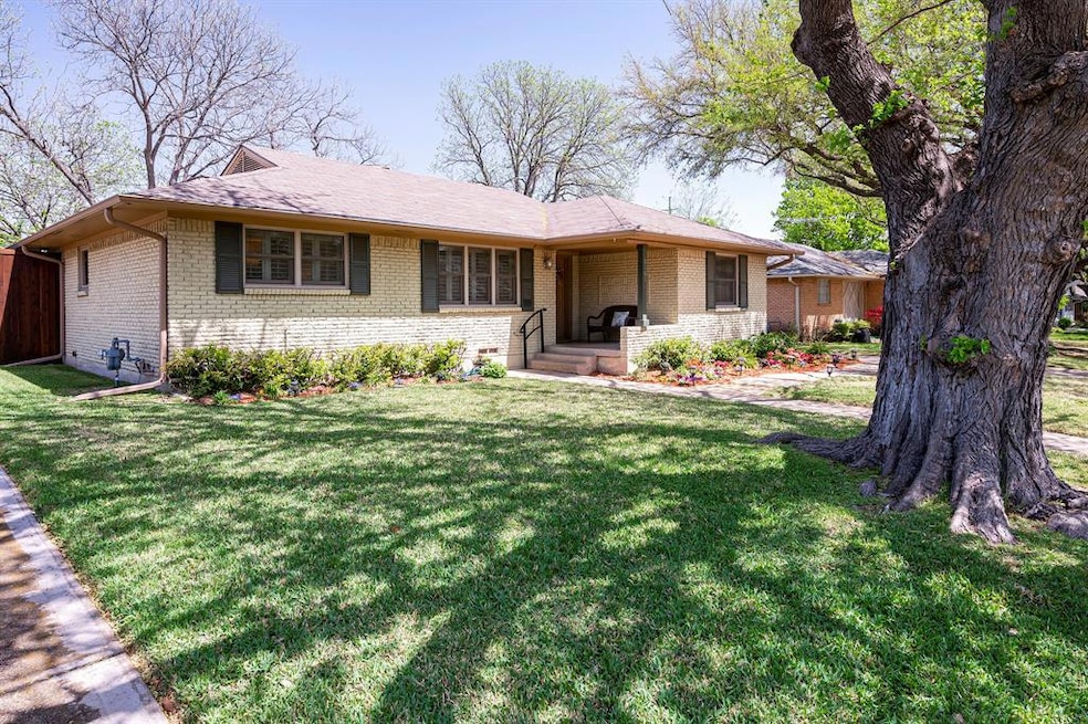 6161 Saratoga Cir, Dallas, TX 75214 - photo 1