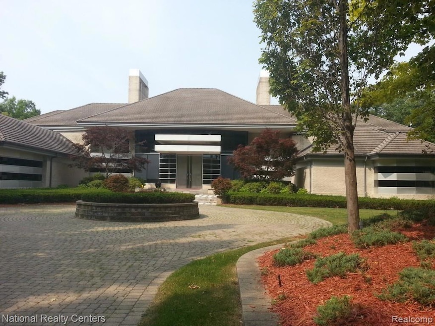 Grand property on 2.3 acres land