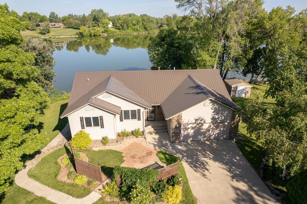 912 Shoreview Dr, Alexandria, MN 56308 - photo 1