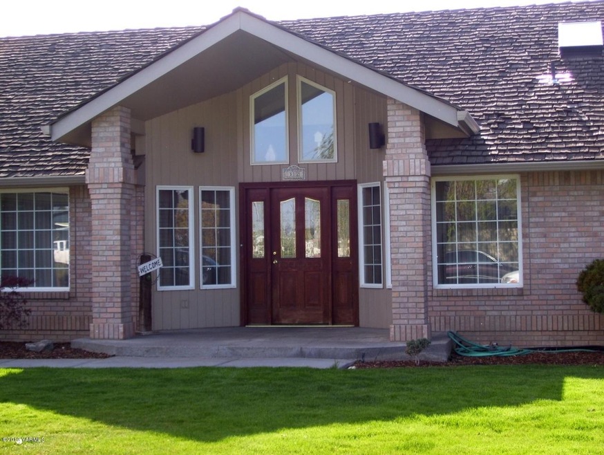 312 S Holly Dr, Moxee, WA 98936 - photo 1