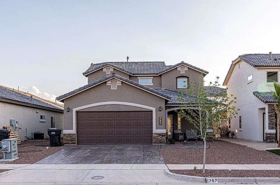 797 Oxfordshire St, El Paso, TX 79928 - photo 1