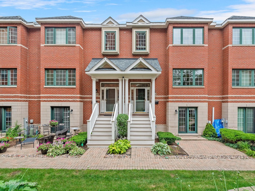 214 N Addison Ave, Elmhurst, IL 60126 - photo 1