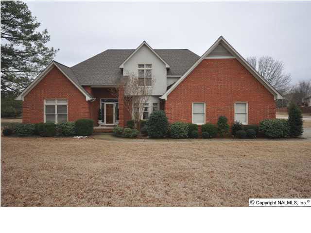Open floor plan with master suite down, vaulted ceilings, 9 ft. ceilings, 5 ceiling fans, and crown moulding throughout plus all the ammenities of Edgewater!