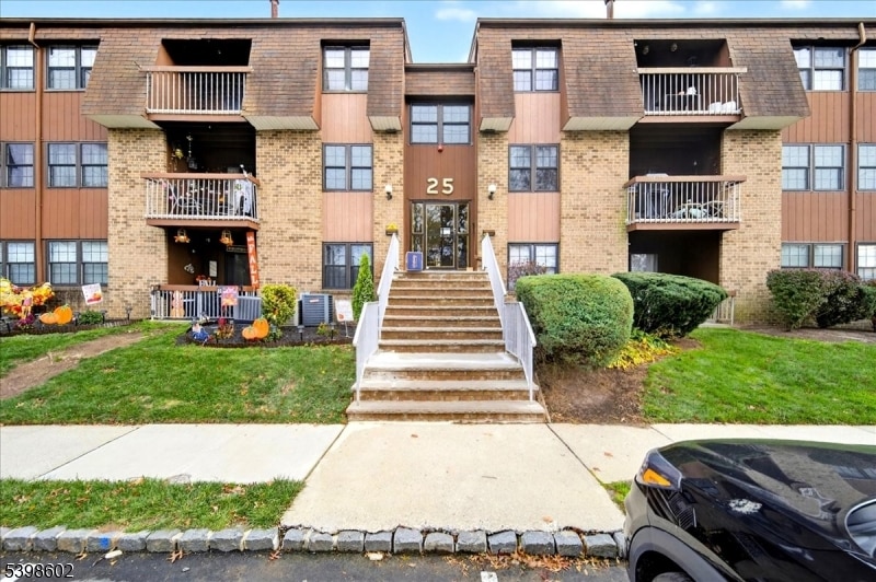 300C Alpine Way unit C, Woodbridge, NJ 07095 - photo 1