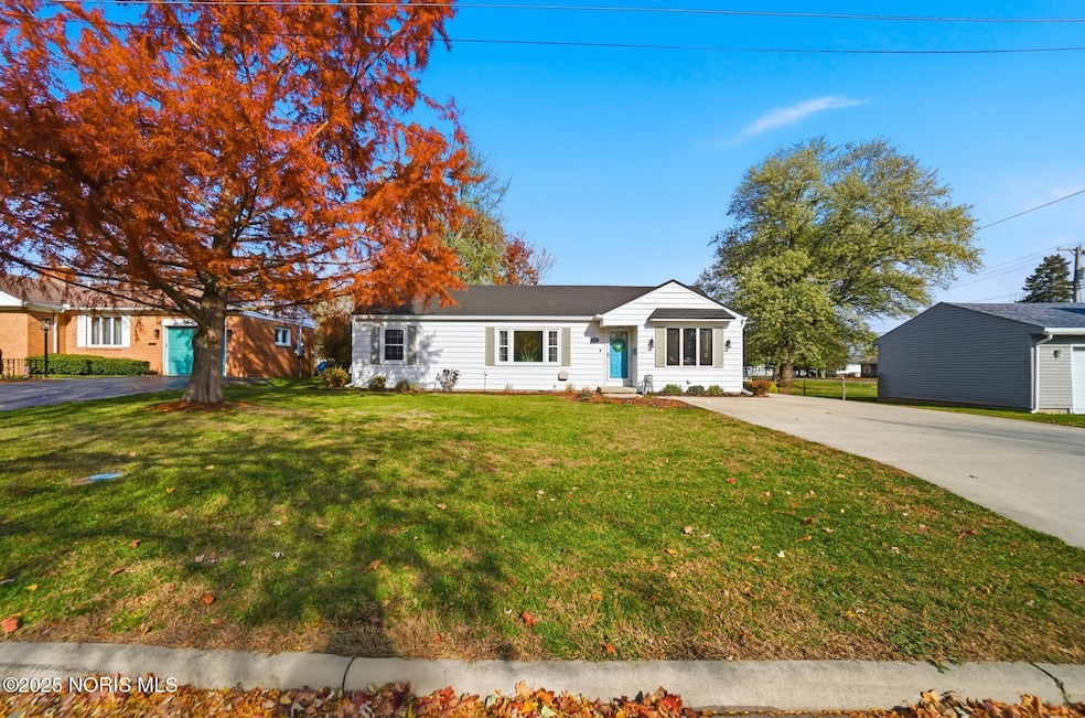 242 E Yates Ave, Findlay, OH 45840 - photo 1