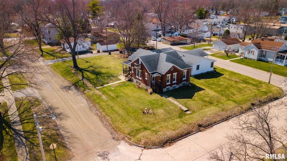 405 4th St, Lincoln, IL 62656 - photo 1