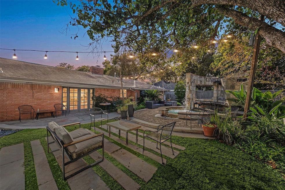 10102 Knoboak Dr, Houston, TX 77080 - photo 1