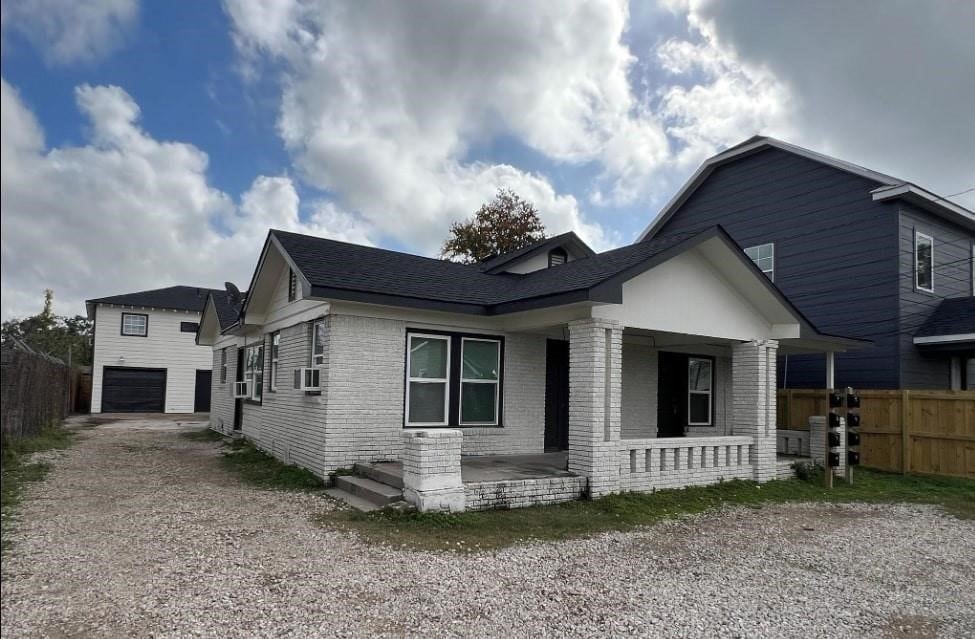 11 Norwood St unit 4, Houston, TX 77011 - photo 1