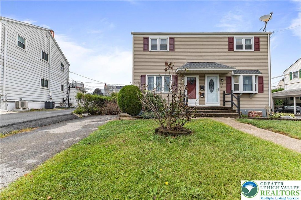 1344 Greenview Dr, Bethlehem, PA 18018 - photo 1