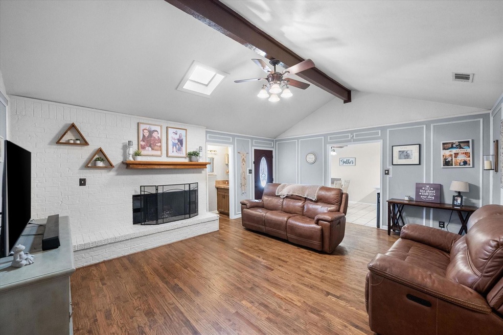 2024 Northglen Dr, Hurst, TX 76054 - photo 1