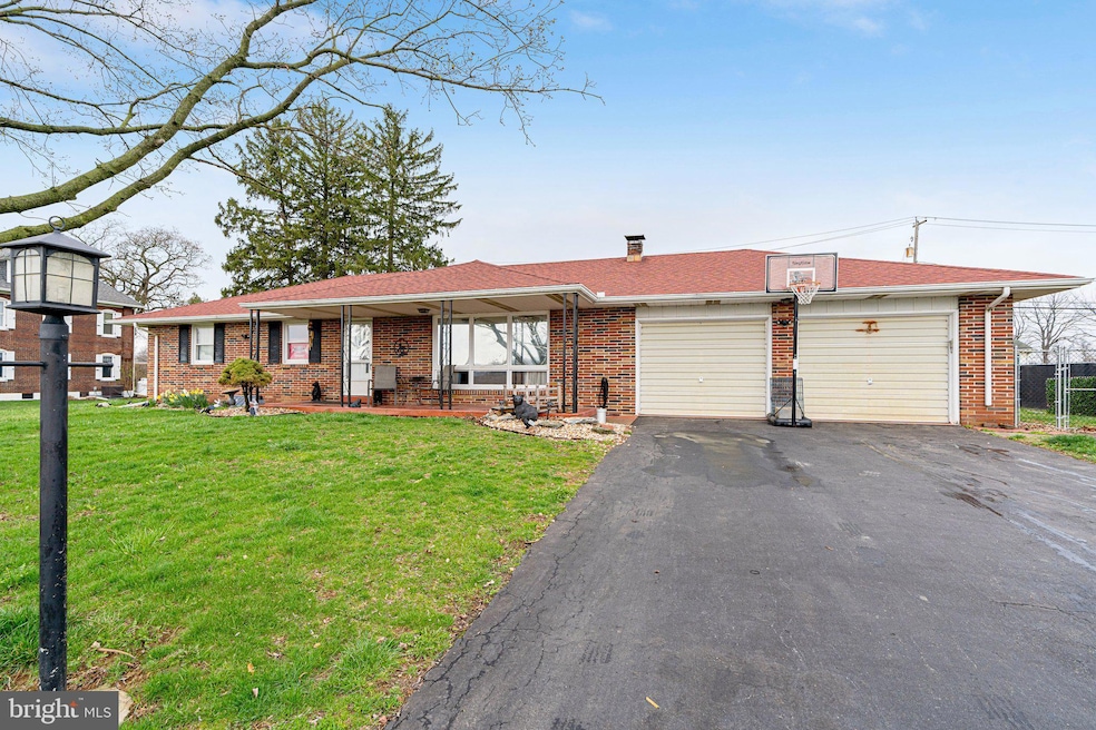 428 Snyder Rd, Reading, PA 19605 - photo 1