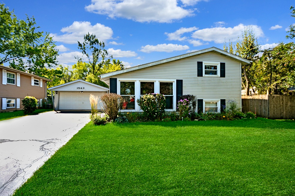 1543 Amarillo Dr, Carpentersville, IL 60110 - photo 1