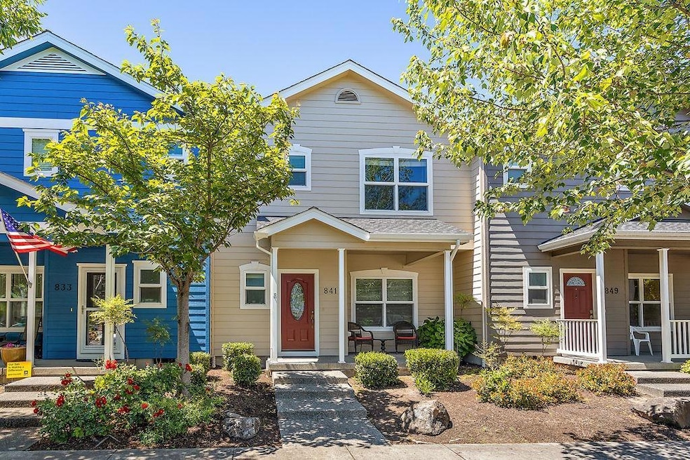 841 N Haskell St, Central Point, OR 97502 - photo 1