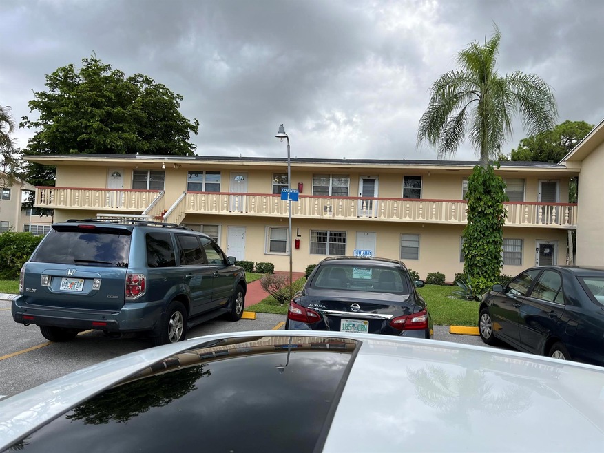 283 Norwich L, West Palm Beach, FL 33417 - photo 1