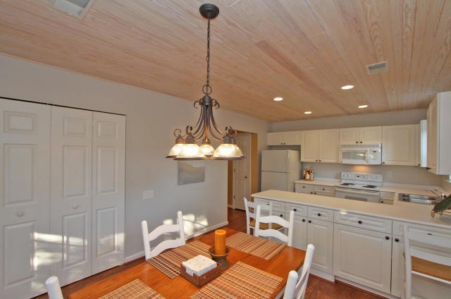 Eat in kitchen