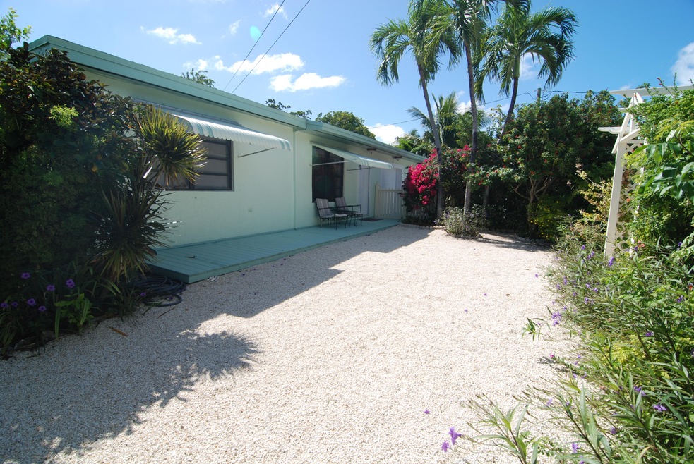 Beautiful CBS 3BR/2BA/2CG X-Zone 2-Lots!