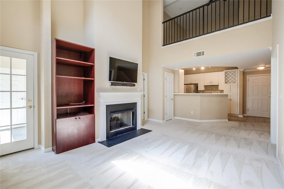 2-story condo with loft!