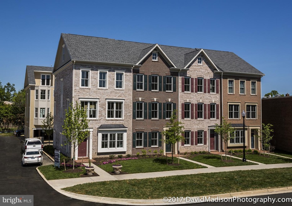 1337 Powhatan St unit 16, Alexandria, VA 22314 - photo 1