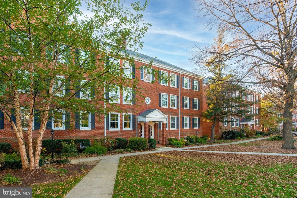 2968 S Columbus St unit C2, Arlington, VA 22206 - photo 1