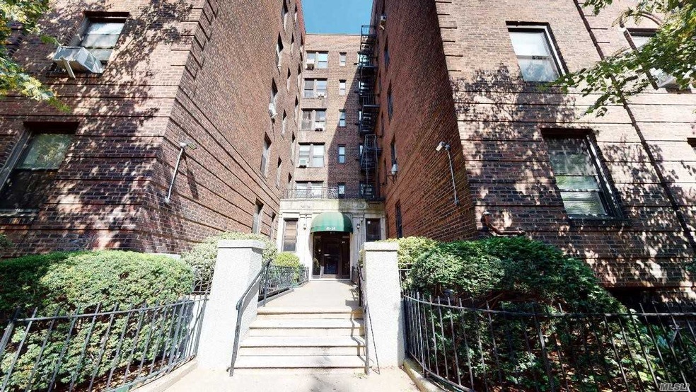 41-21 42nd St unit 1C, Sunnyside, NY 11104 - photo 1