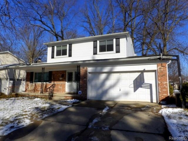 EXCELLENT RIVERVIEW LOCATION IN THE FOREST SUB + W