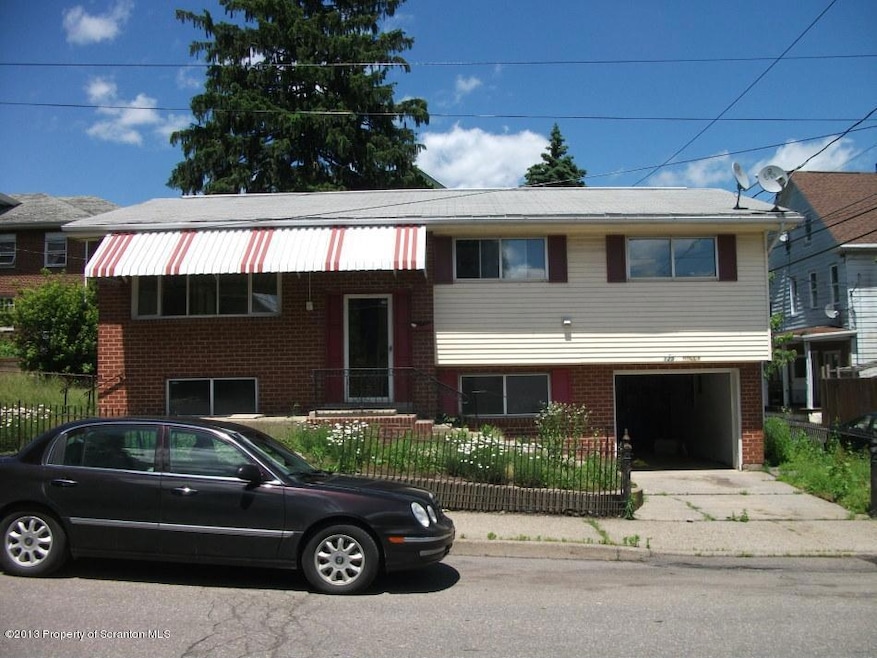 125 W Holly St, Hazleton, PA 18201 - photo 1