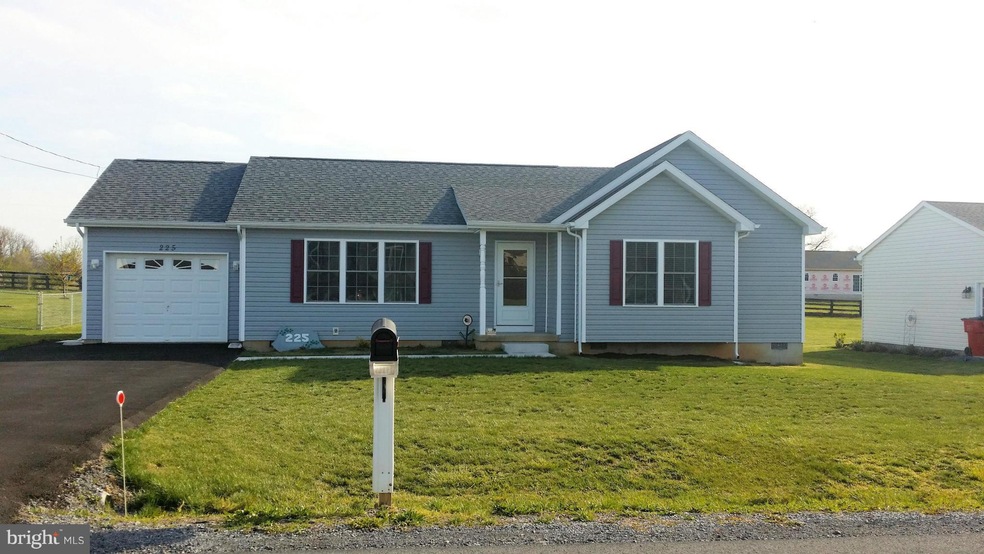 225 Sonya Ln, Bunker Hill, WV 25413 - photo 1