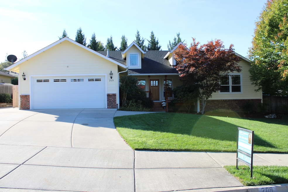 209 Kroner Dr, Grants Pass, OR 97527 - photo 1