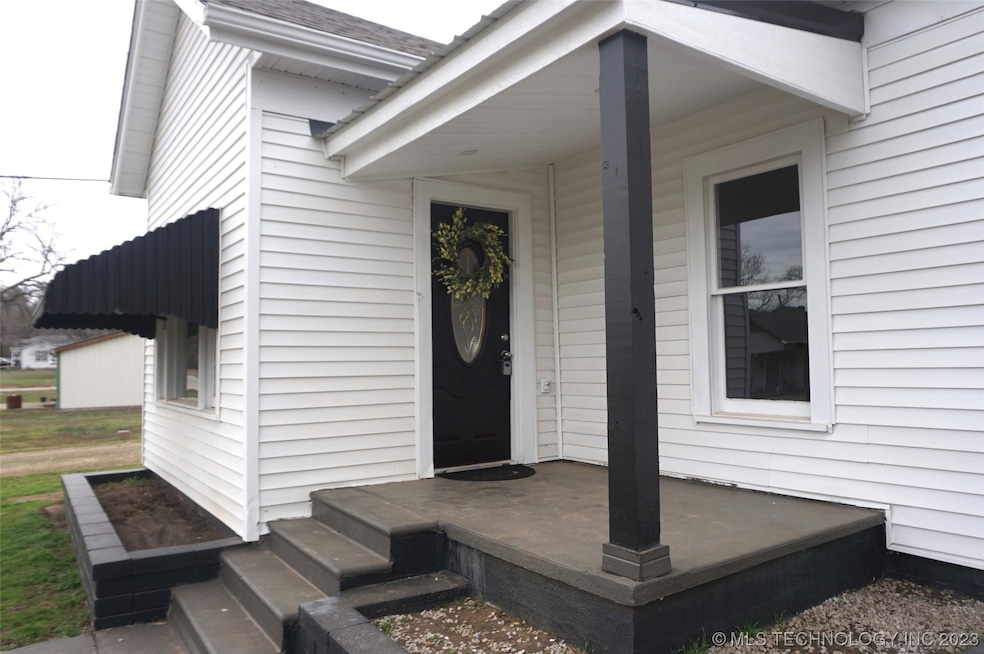 306 N 13th St, Henryetta, OK 74437 - photo 1