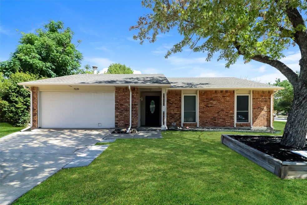 7229 Chatham Rd, North Richland Hills, TX 76182 - photo 1