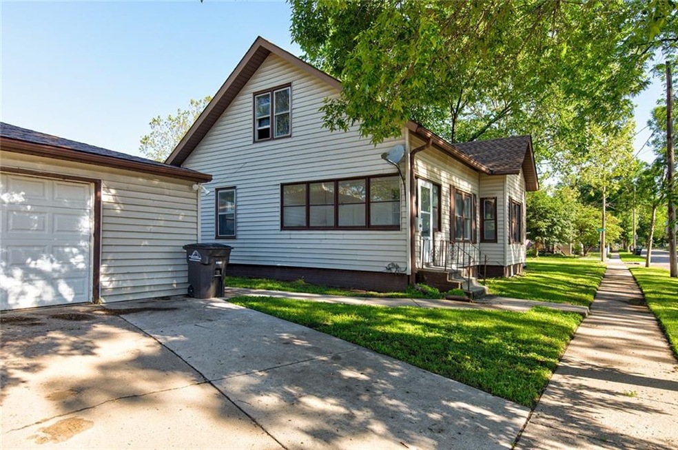 518 E 28th St, Des Moines, IA 50317 - photo 1