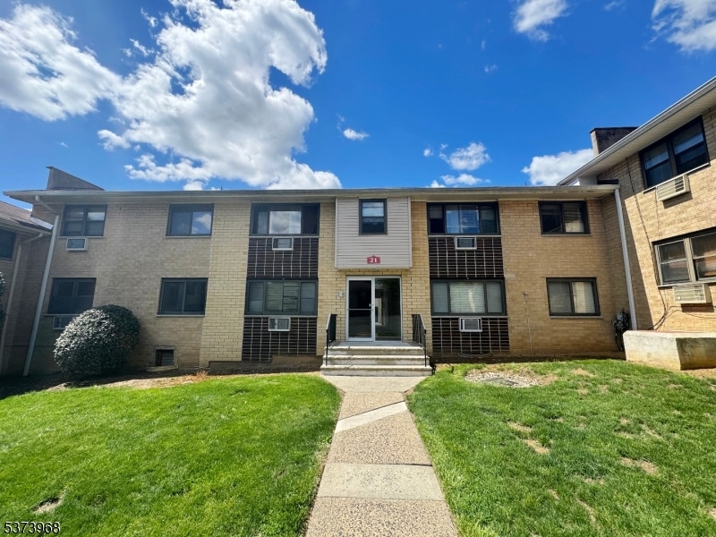 401 Highway22b21u3ondo, North Plainfield Boro, NJ 07060 - photo 1