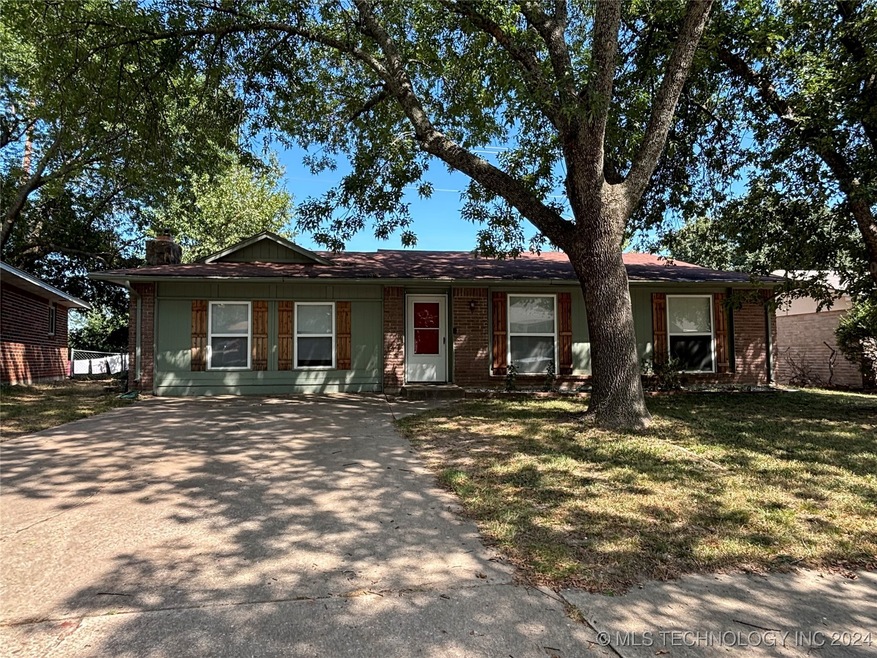 1729 S Pecan Ct, Broken Arrow, OK 74012 - photo 1