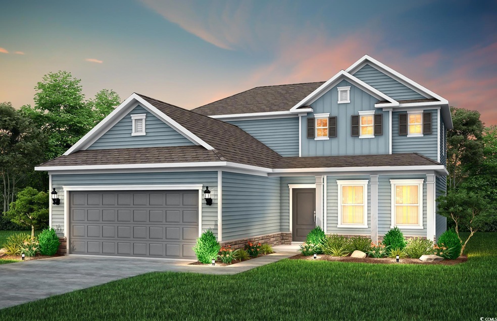 Traditional-style home with driveway, a shingled r