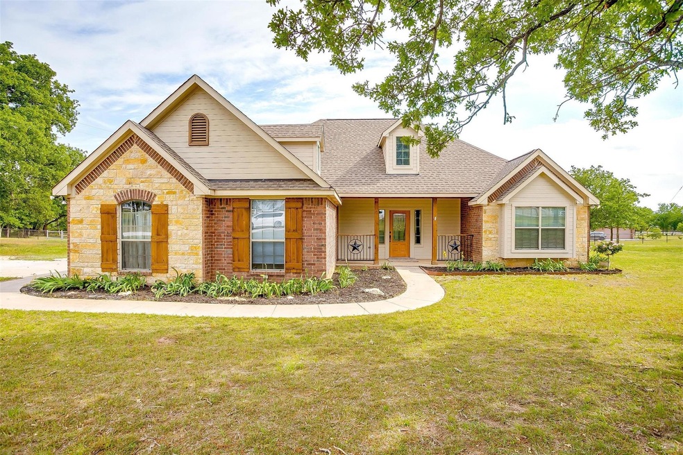 550 Sandlin Ln, Springtown, TX 76082 - photo 1