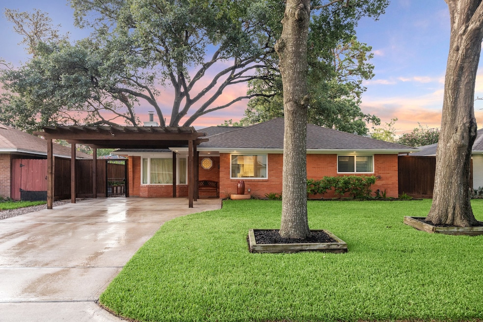 2006 Libbey Dr, Houston, TX 77018 - photo 1