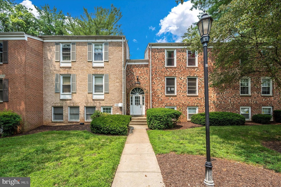 844 Quince Orchard Blvd unit T-1, Gaithersburg, MD 20878 - photo 1