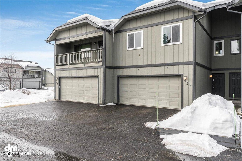 02-Front Exterior_ELI00971